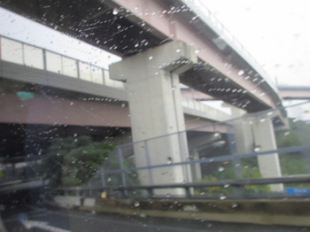 雨の高速・１.JPG